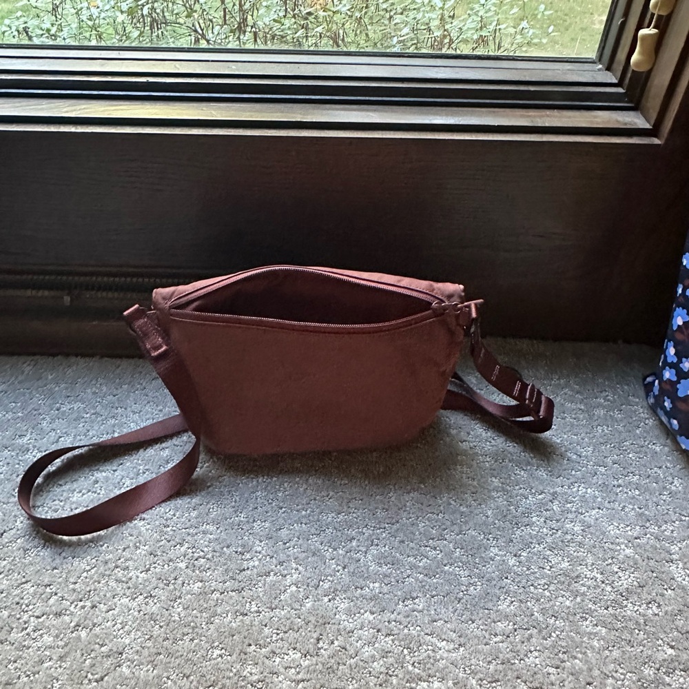 Lululemon Athletica Rose Messenger Bag - Picture 3 of 3